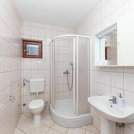 Beautiful In Okrug Donji With Kitchen Donji Okrug (Ciovo)