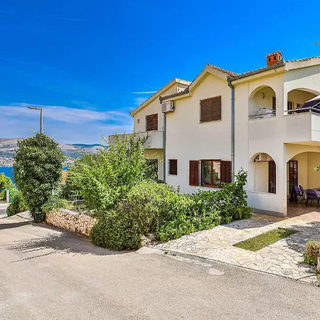 Apartment 2 Bedroom In Okrug Donji Donji Okrug (Ciovo)