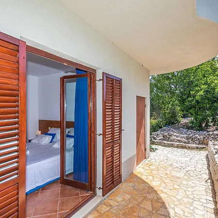 2 Bedroom In Okrug Donji