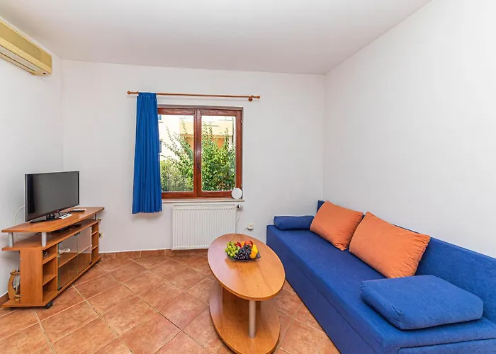 2 Bedroom In Okrug Donji Apartment