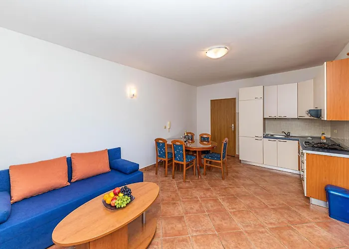 2 Bedroom In Okrug Donji *