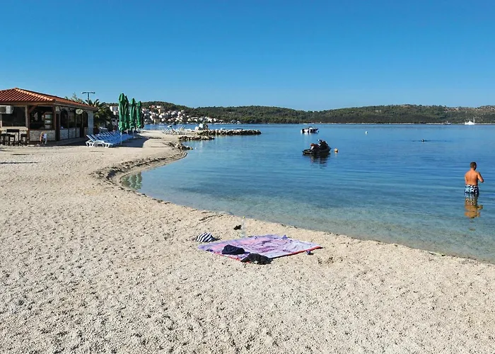 2 Bedroom In Okrug Donji
