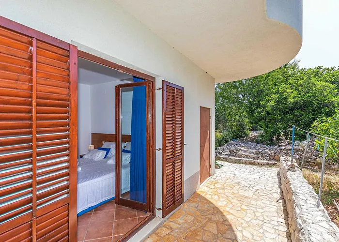 2 Bedroom In Okrug Donji