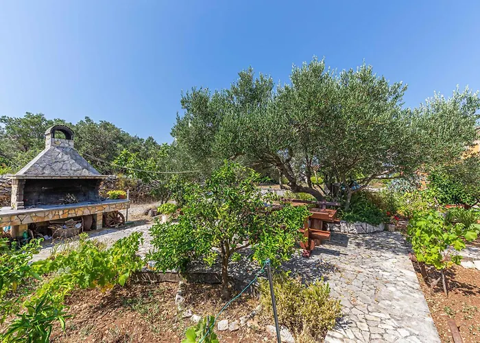 Apartment 2 Bedroom In Okrug Donji Donji Okrug (Ciovo)